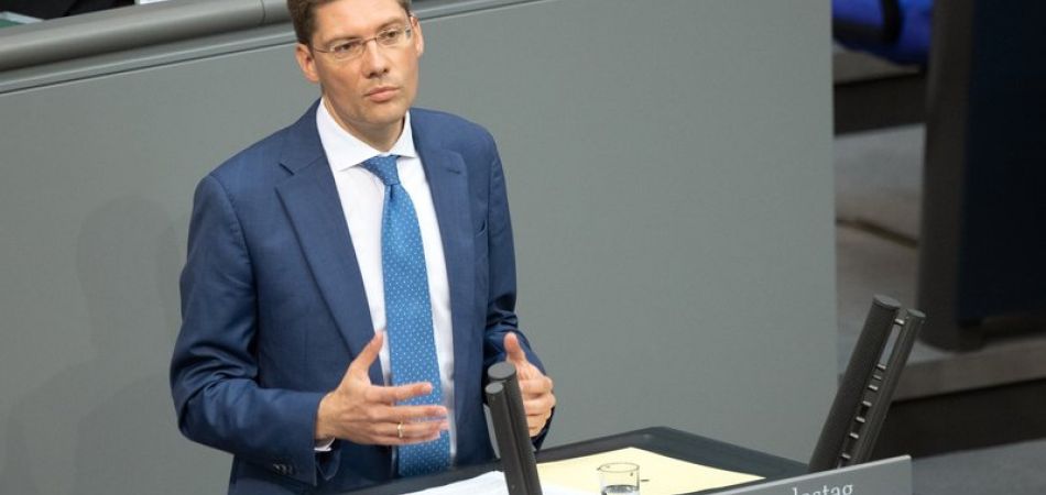 Bundestag praises DDR revolution Bundestag praises DDR revolution