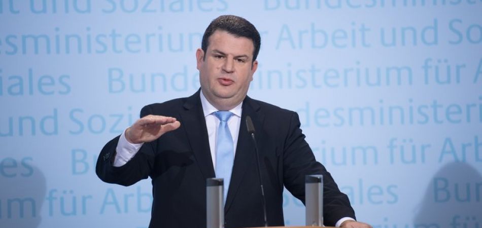 Government agrees on basic pension Government agrees on basic pension