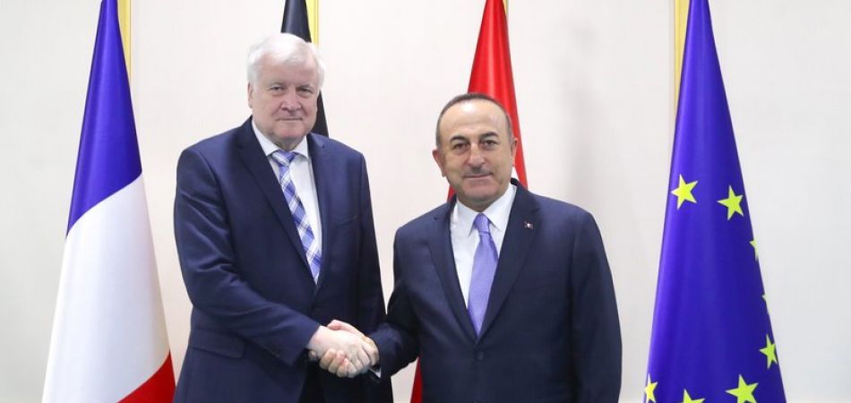 Seehofer in Turkey migrant talks Seehofer in Turkey migrant talks