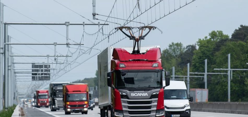 Erste Elektro-Autobahn in Betrieb Erste Elektro-Autobahn in Betrieb