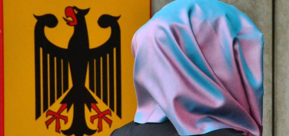 Headscarf ban in court is legal Headscarf ban in court is legal