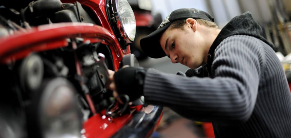 picture-alliance/Frank May - Autowerkstatt Autowerkstatt