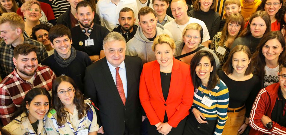 Die Konferenzteilnehmer wollen eine gemeinsame Vision entwickeln. Die Konferenzteilnehmer wollen eine gemeinsame Vision entwickeln.