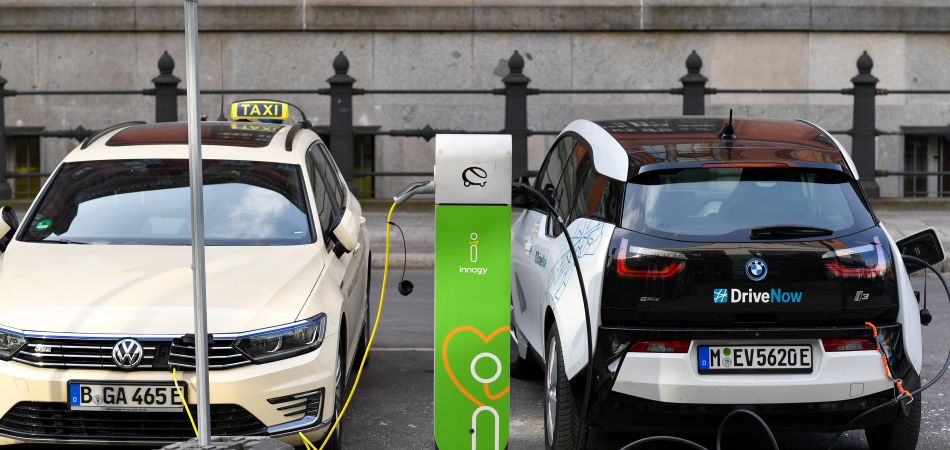 Rekordzahlen bei E-Autos Rekordzahlen bei E-Autos