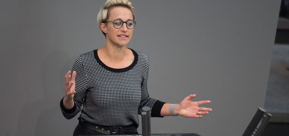 Coalition agrees on women's quota for board members Coalition agrees on women's quota for board members