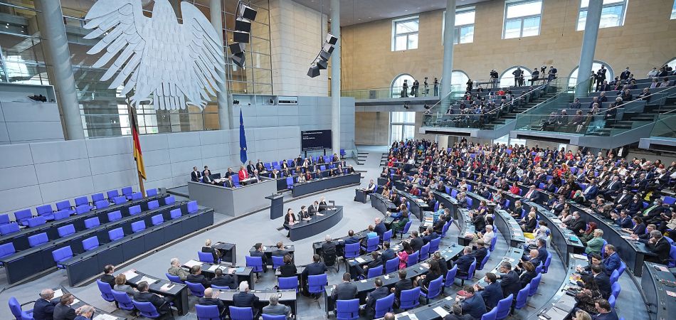 Wieder Frau an der Spitze des Bundestags Wieder Frau an der Spitze des Bundestags