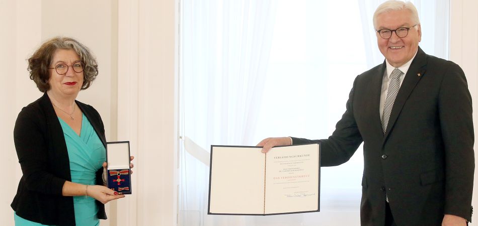 2021’de Prof. Dr. Yasemin Karakaşoğlu Federal Almanya Cumhuriyeti Liyakat Nişanı aldı. 2021’de Prof. Dr. Yasemin Karakaşoğlu Federal Almanya Cumhuriyeti Liyakat Nişanı aldı.