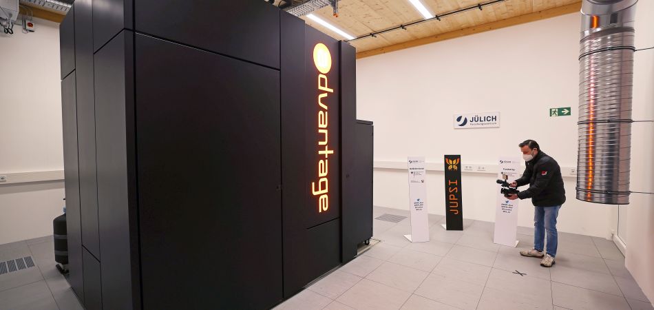 Neuer Supercomputer in Betrieb Neuer Supercomputer in Betrieb