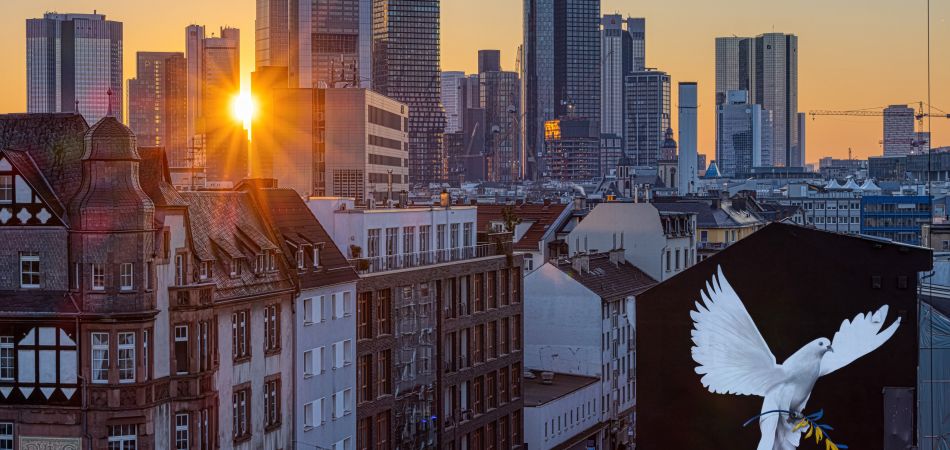Frankfurt, partnerskie miasto Krakowa, pod znakiem gołąbka pokoju Frankfurt, partnerskie miasto Krakowa, pod znakiem gołąbka pokoju
