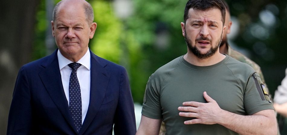 Scholz und Selenskyj bei einem Treffen im Juni in Kiew Scholz und Selenskyj bei einem Treffen im Juni in Kiew