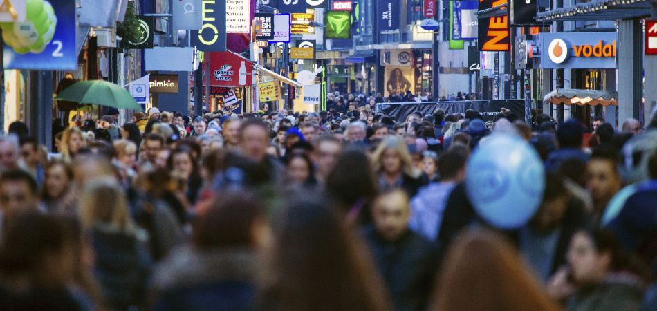 belebte Einkaufsstraße belebte Einkaufsstraße