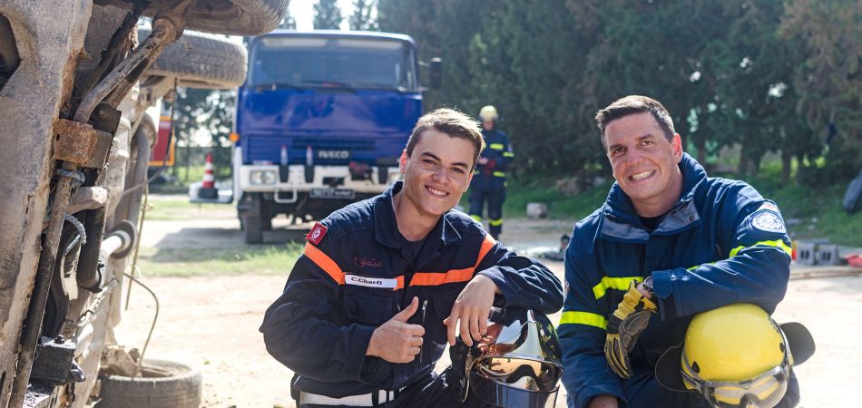THW-Experte Marc Winzen (rechts) bei einer Ausbildung in Tunesien. THW-Experte Marc Winzen (rechts) bei einer Ausbildung in Tunesien.