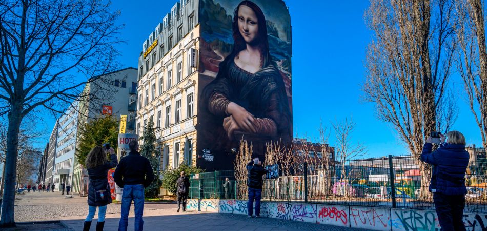 Mona Lisa in Berlin: street art on Prinzessinnenstrasse. Mona Lisa in Berlin: street art on Prinzessinnenstrasse.