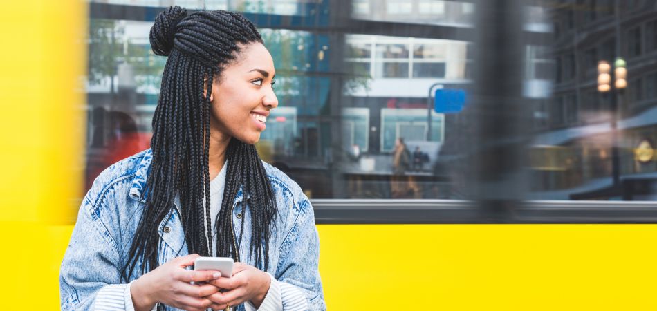 Aprendendo alemão na rua: “Die Straßenbahn ist gelb” (“O bonde é amarelo”). Aprendendo alemão na rua: “Die Straßenbahn ist gelb” (“O bonde é amarelo”).