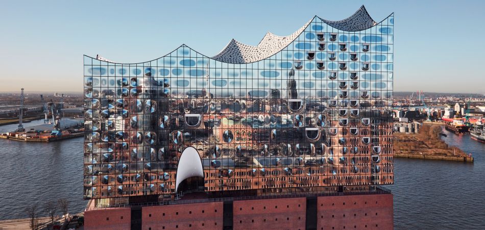 Spherical arches: every element of the “Elphi’s” facade is a one of a kind. Spherical arches: every element of the “Elphi’s” facade is a one of a kind.
