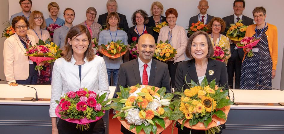 Mukherjee mit Vorgängerin Wintermantel und Vizepräsidentin Helbig Mukherjee mit Vorgängerin Wintermantel und Vizepräsidentin Helbig