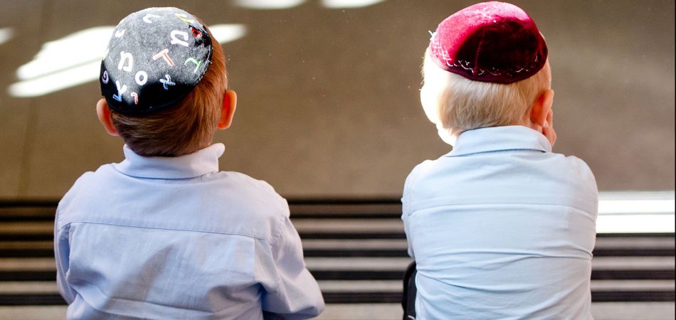 Jüdische Kinder mit Kippa Jüdische Kinder mit Kippa