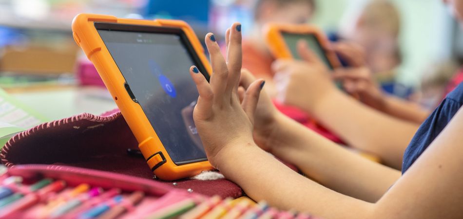 Kinder mit Tablet Kinder mit Tablet