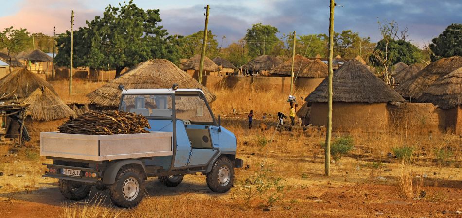 Das aCar bei der Erprobung in Ghana Das aCar bei der Erprobung in Ghana