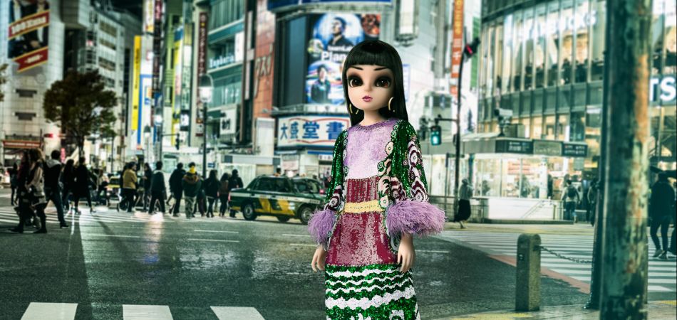 Noonoouri in einem Kleid von Valentino in Tokio. Noonoouri in einem Kleid von Valentino in Tokio.