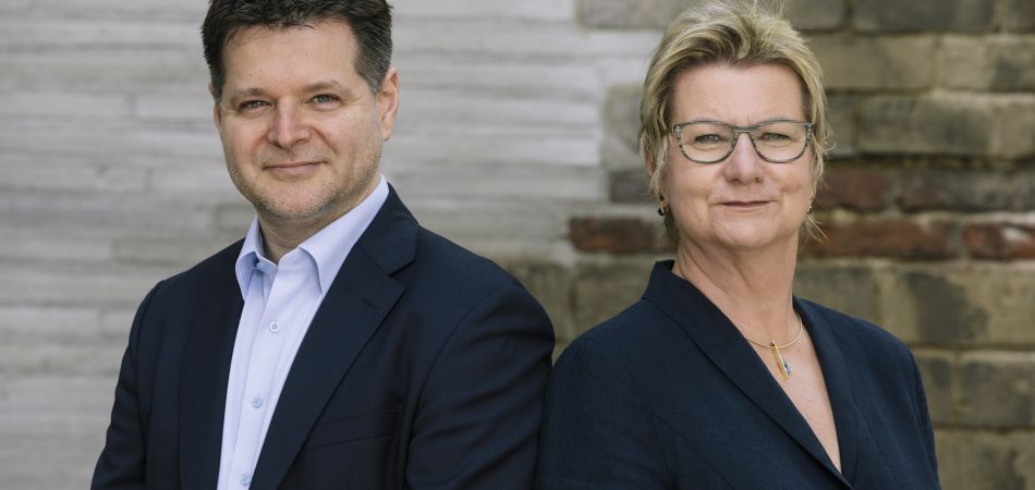 Andrei Kovacs und Sylvia Löhrmann vom Verein „1700 Jahre jüdisches Leben in Deutschland“ Andrei Kovacs und Sylvia Löhrmann vom Verein „1700 Jahre jüdisches Leben in Deutschland“