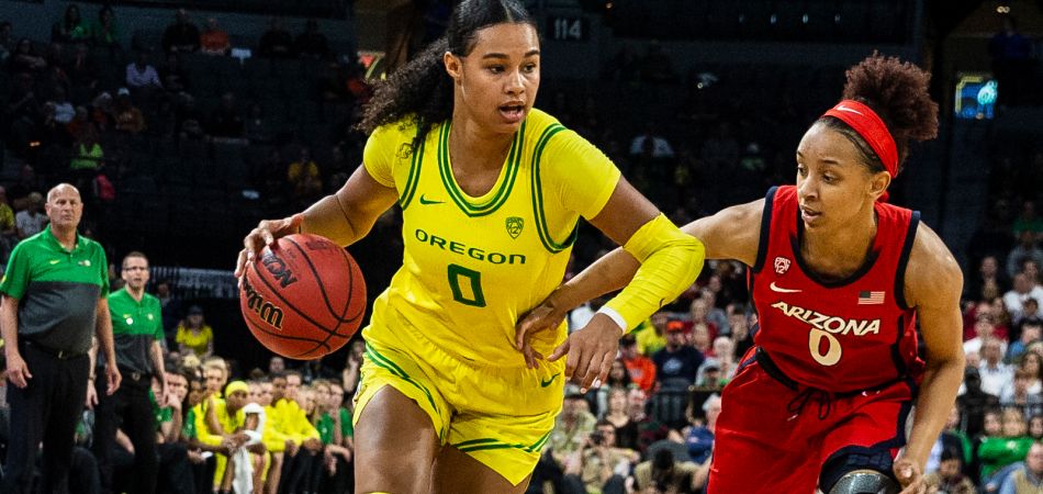 Mit Zug zum Korb: Satou Sabally (l.), hier noch im Oregon-Trikot Mit Zug zum Korb: Satou Sabally (l.), hier noch im Oregon-Trikot