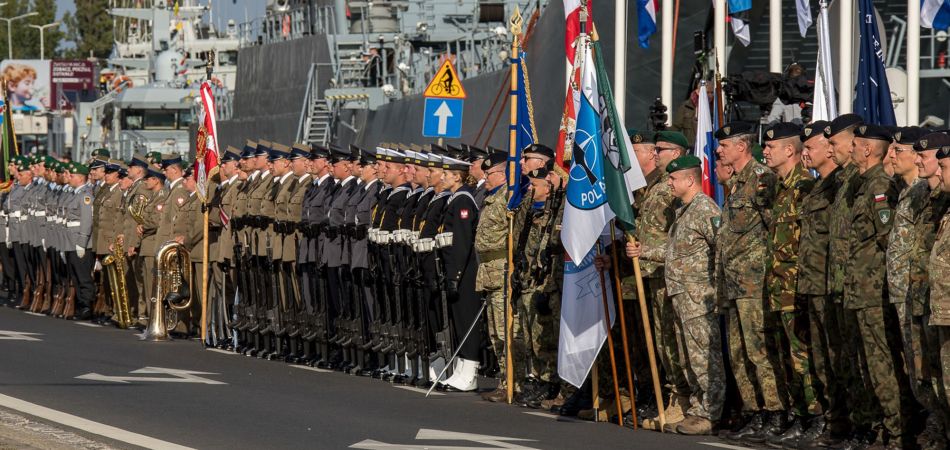 Parada z okazji 20. rocznicy powstania Wielonarodowego Korpusu w Szczecinie Parada z okazji 20. rocznicy powstania Wielonarodowego Korpusu w Szczecinie