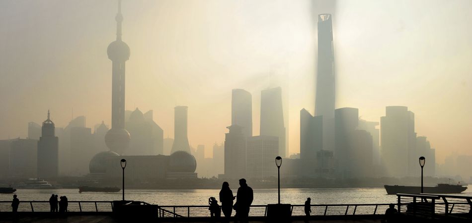 Auf dem Bund in Shanghai: Wohin führt der Weg? Auf dem Bund in Shanghai: Wohin führt der Weg?