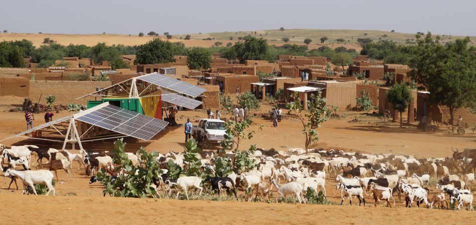 Africa Greentec bringt Strom in entlegene Dörfer. Africa Greentec bringt Strom in entlegene Dörfer.