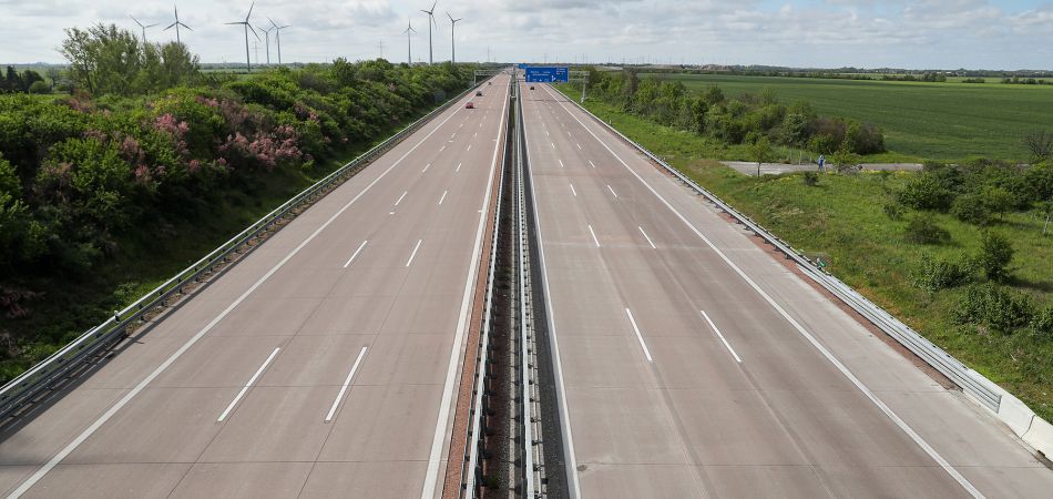 Leere Autobahn: Das Coronavirus macht’s möglich Leere Autobahn: Das Coronavirus macht’s möglich