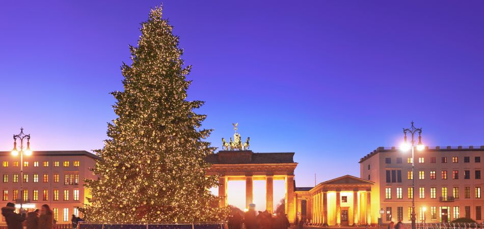 Panoramic image of Christmas tree at Brandenburger Gate in Berlin Panoramic image of Christmas tree at Brandenburger Gate in Berlin