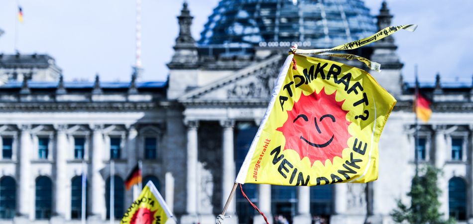 O abandono da energia nuclear e a virada energética definem a década de 2010. O abandono da energia nuclear e a virada energética definem a década de 2010.