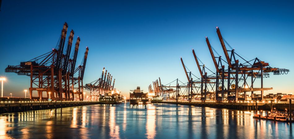 Der Hamburger Hafen könnte zum Tor für Grünen Wasserstoff werden. Der Hamburger Hafen könnte zum Tor für Grünen Wasserstoff werden.
