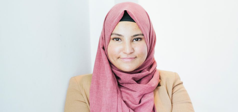 دلال مهرة تعمل من أجل مواجهة الصورة النمطية المسبقة عن المرأة المسلمة. دلال مهرة تعمل من أجل مواجهة الصورة النمطية المسبقة عن المرأة المسلمة.