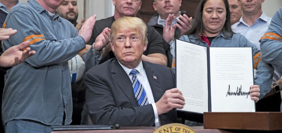 Strafzölle: Ab 1. Mai werden die USA auch bei der Einfuhr von europäischem Stahl und Aluminium höhere Zölle verlangen. Strafzölle: Ab 1. Mai werden die USA auch bei der Einfuhr von europäischem Stahl und Aluminium höhere Zölle verlangen.