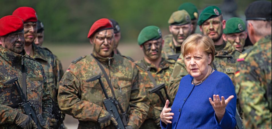 Merkel besucht Nato-Eingreiftruppe Merkel besucht Nato-Eingreiftruppe