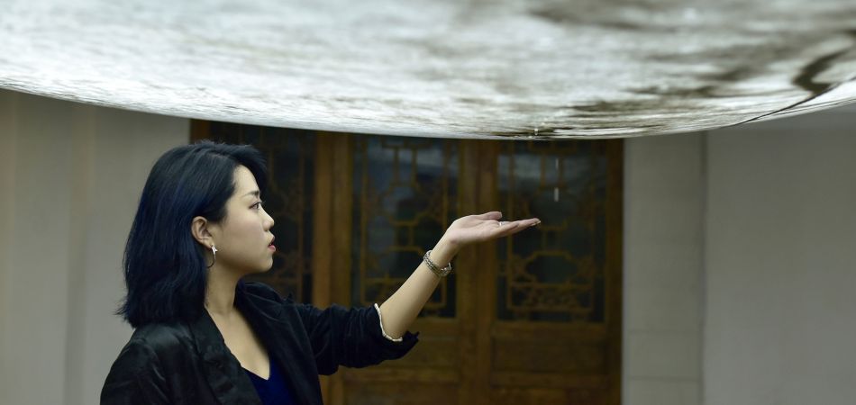 Die chinesische Künstlerin Yiy Zhang Die chinesische Künstlerin Yiy Zhang