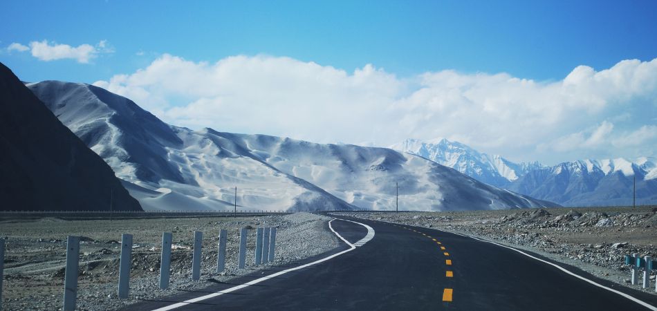 Die neue Seidenstraße (zwischen China und Pakistan) Die neue Seidenstraße (zwischen China und Pakistan)