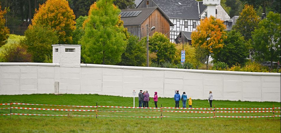 How do Germans feel about the fall of the Berlin wall today? How do Germans feel about the fall of the Berlin wall today?
