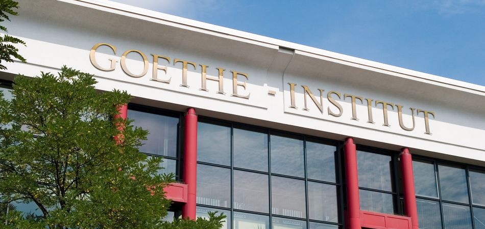 In mehr als 90 Ländern ist das Goethe-Institut präsent. In mehr als 90 Ländern ist das Goethe-Institut präsent.