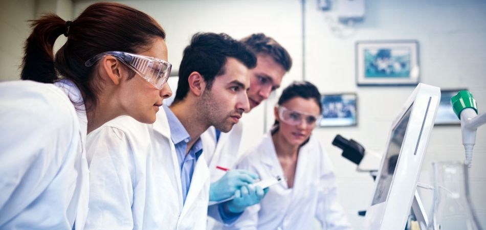 Structured PhDs: research in teamwork Structured PhDs: research in teamwork