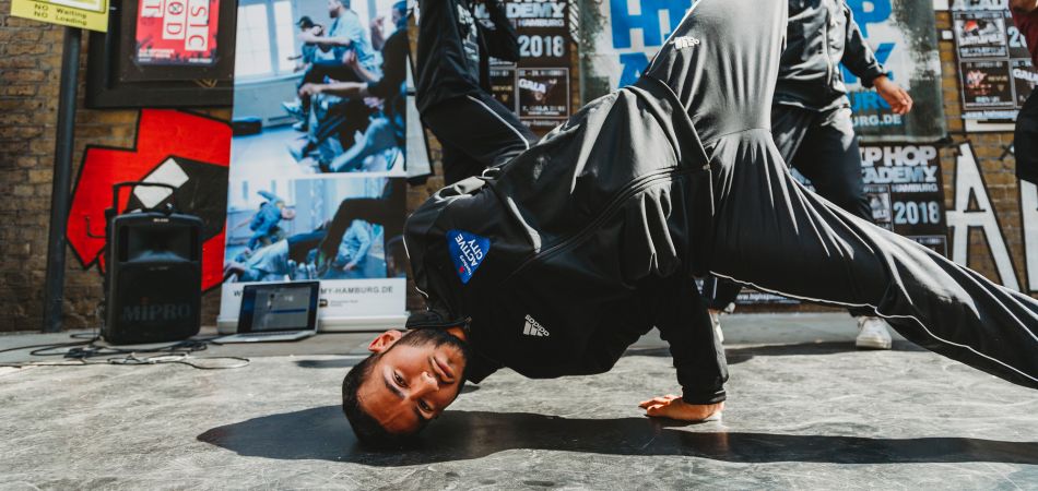 L’Académie de hip-hop de la ville hanséatique lors de « Hamburg on Tour ». L’Académie de hip-hop de la ville hanséatique lors de « Hamburg on Tour ».