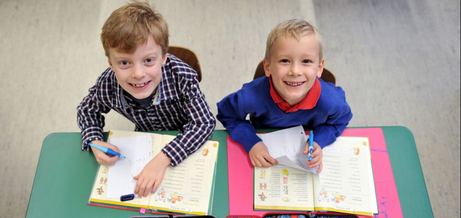 Les cours de bonheur rendent les enfants plus forts pour la vie. Les cours de bonheur rendent les enfants plus forts pour la vie.