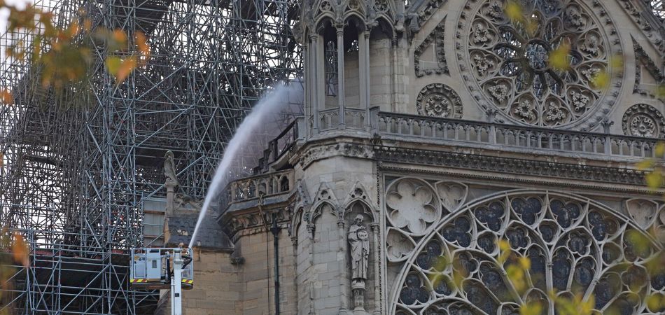 nɔtʁə dam də paʁi (); Notre Dame . Wie Aus Notre Dame Eine Ikone Wurde