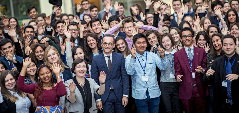 PASCH bursary recipients with Federal Foreign Minister Heiko Maas in Berlin PASCH bursary recipients with Federal Foreign Minister Heiko Maas in Berlin