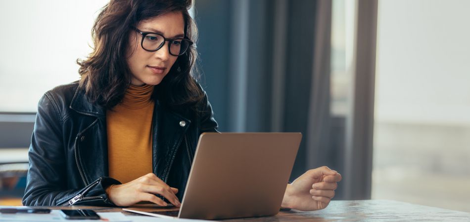 Cada vez más gente se compromete a través de internet. Cada vez más gente se compromete a través de internet.