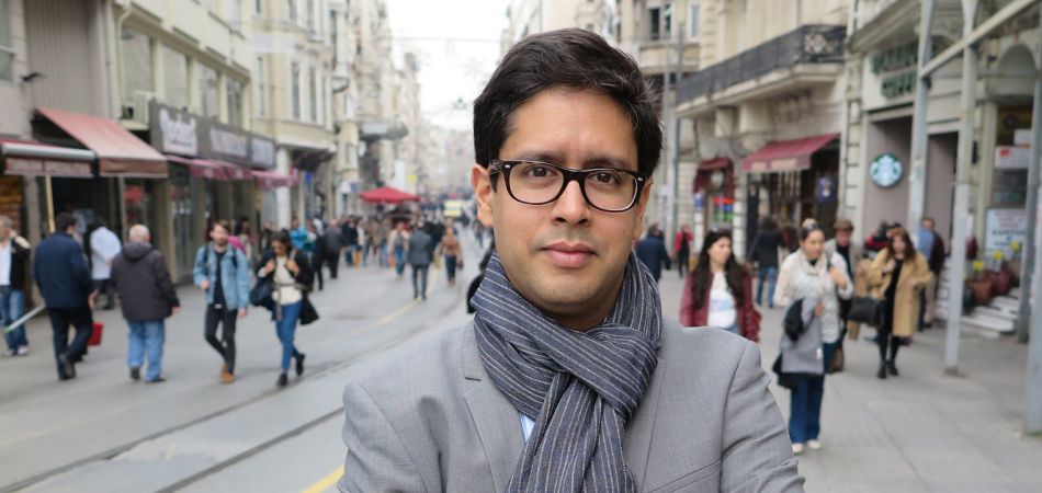O jornalista Hasnain Kazim em Istambul, Turquia. O jornalista Hasnain Kazim em Istambul, Turquia.