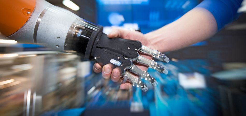 Digitalisation of the working world: humans and robots work hand in hand. Digitalisation of the working world: humans and robots work hand in hand.