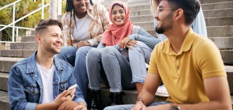 Un grupo de jóvenes universitarios
