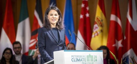 A ministra das Relações Exteriores Baerbock inaugura o Diálogo sobre o Clima de Petersberg. 